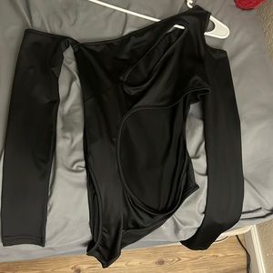 Black cut out off the shoulder long sleeve